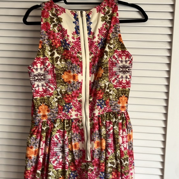 Like new Maggy London Spring summer girl next door dress - Picture 4 of 5